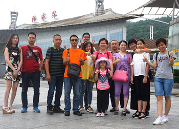 合众源张家界旅游集体照
